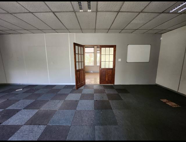 124M² OFFICE TO LET IN VORNA VALLEY